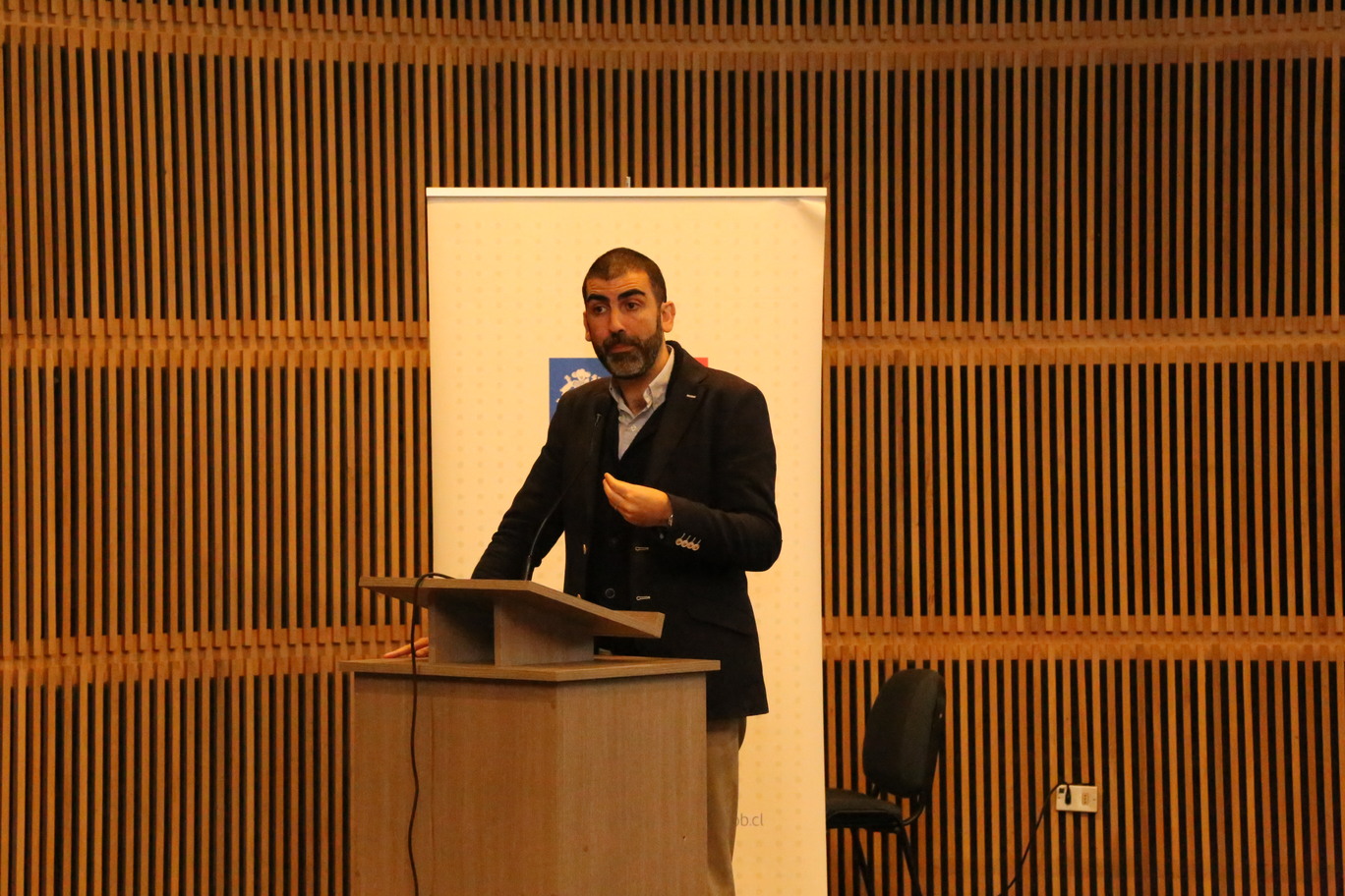 Charla magistral del académico UC Jorge Sahd  para Red  de Encargados  de Transparencia