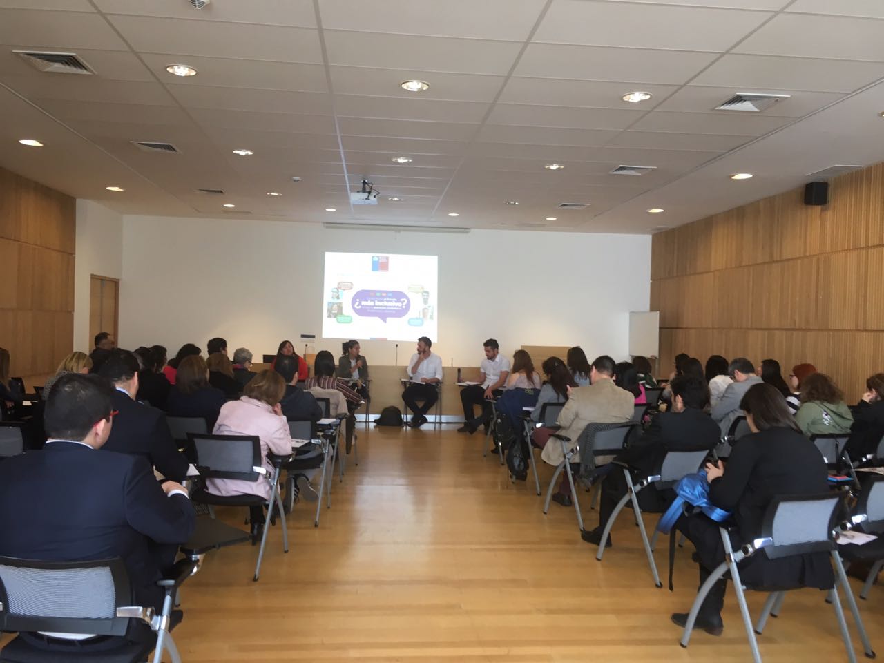 Encargados de oficinas OIRS participaron de Conversatorio  ¿Cómo hacer el estado más inclusivo desde la atención ciudadana? Problemas y desafíos.