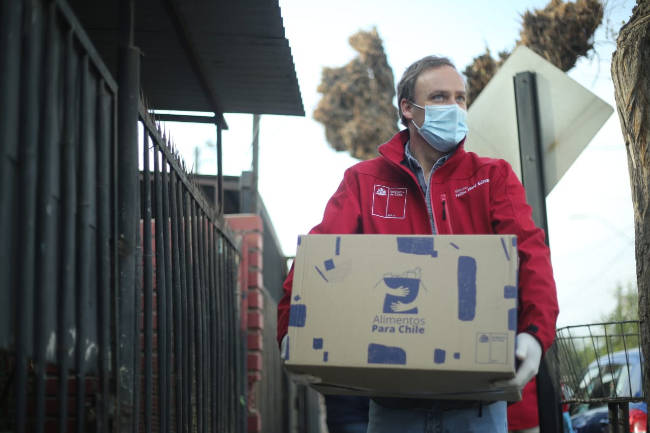 Ministro Ward y Subsecretario Ossa participan en campaña “Alimentos para Chile”