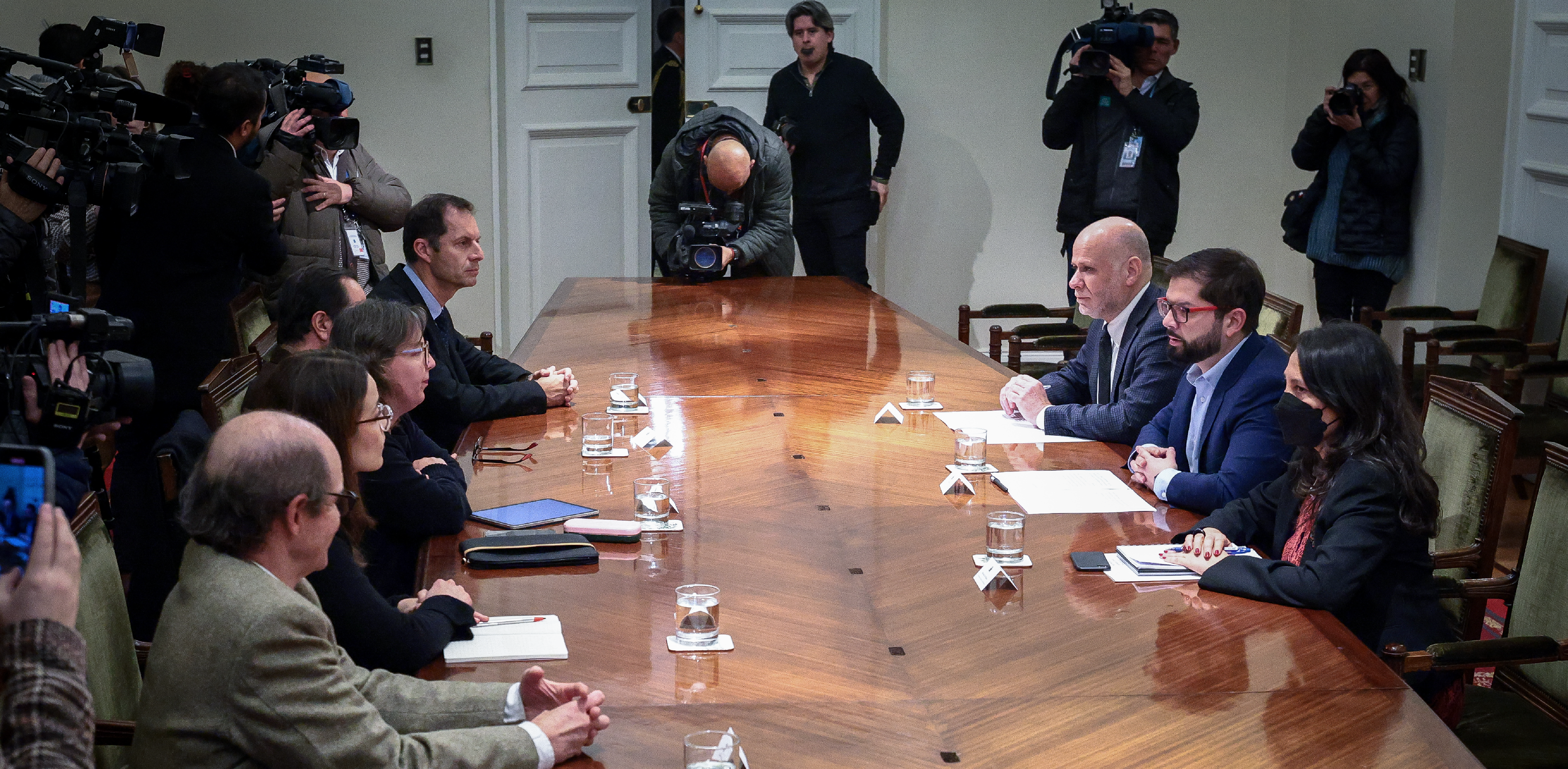 Presidente de la República, Gabriel Boric Font, encabeza primera reunión de la Comisión Ministerial para la regulación de la relación entre las instituciones privadas sin fines de lucro (IPSFL) y el Estado