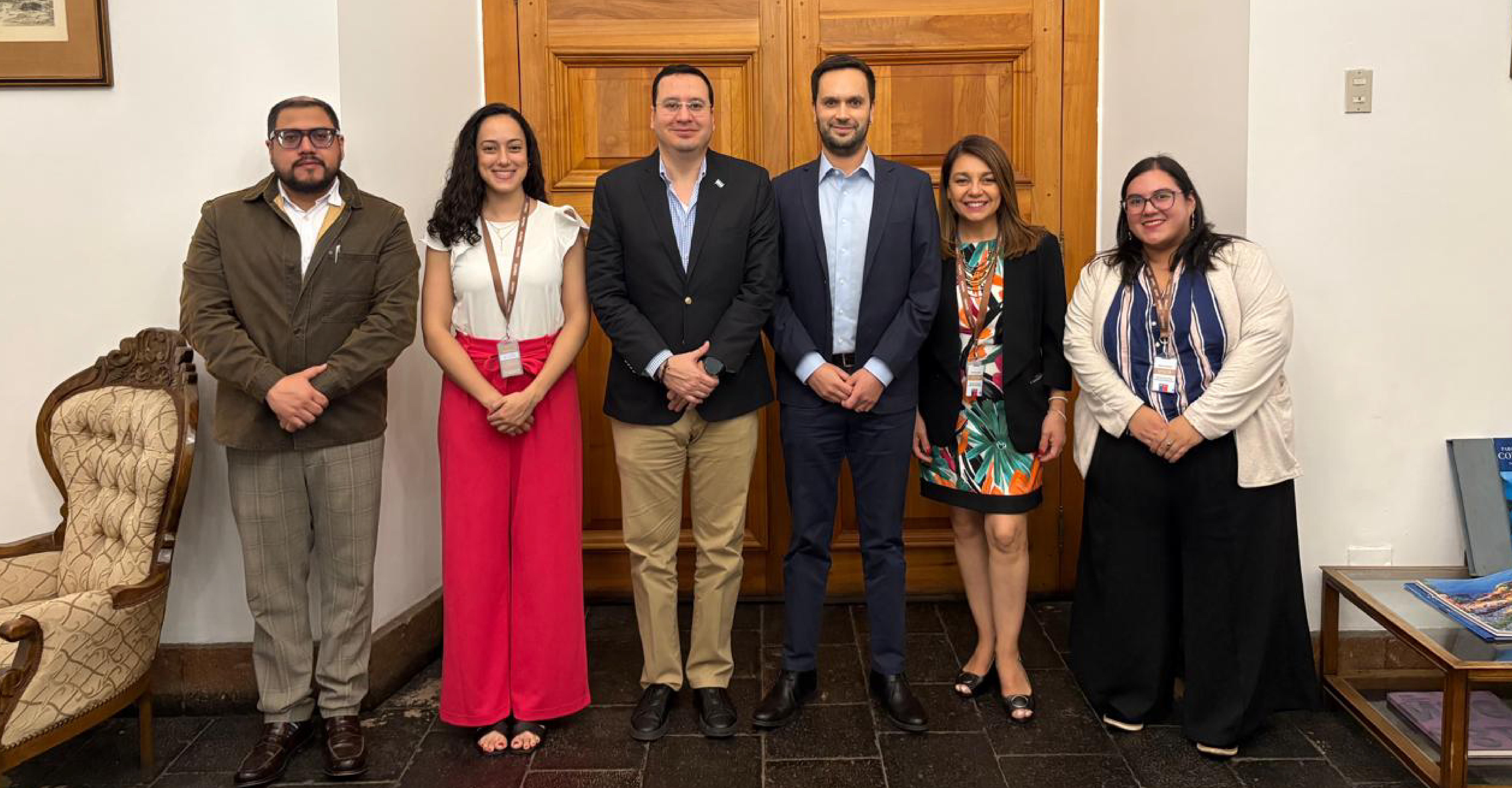 El coordinador de la Comisión Asesora Presidencial para la Integridad Pública y Transparencia, Matías Clarke, expuso a la autoridad hondureña sobre la ENIP y los avances sobre la materia en Chile. 